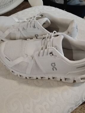 On Cloud 6 Lightweight White Running Shoes